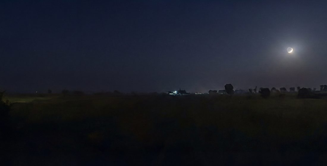 Keyframe — night coda with moon